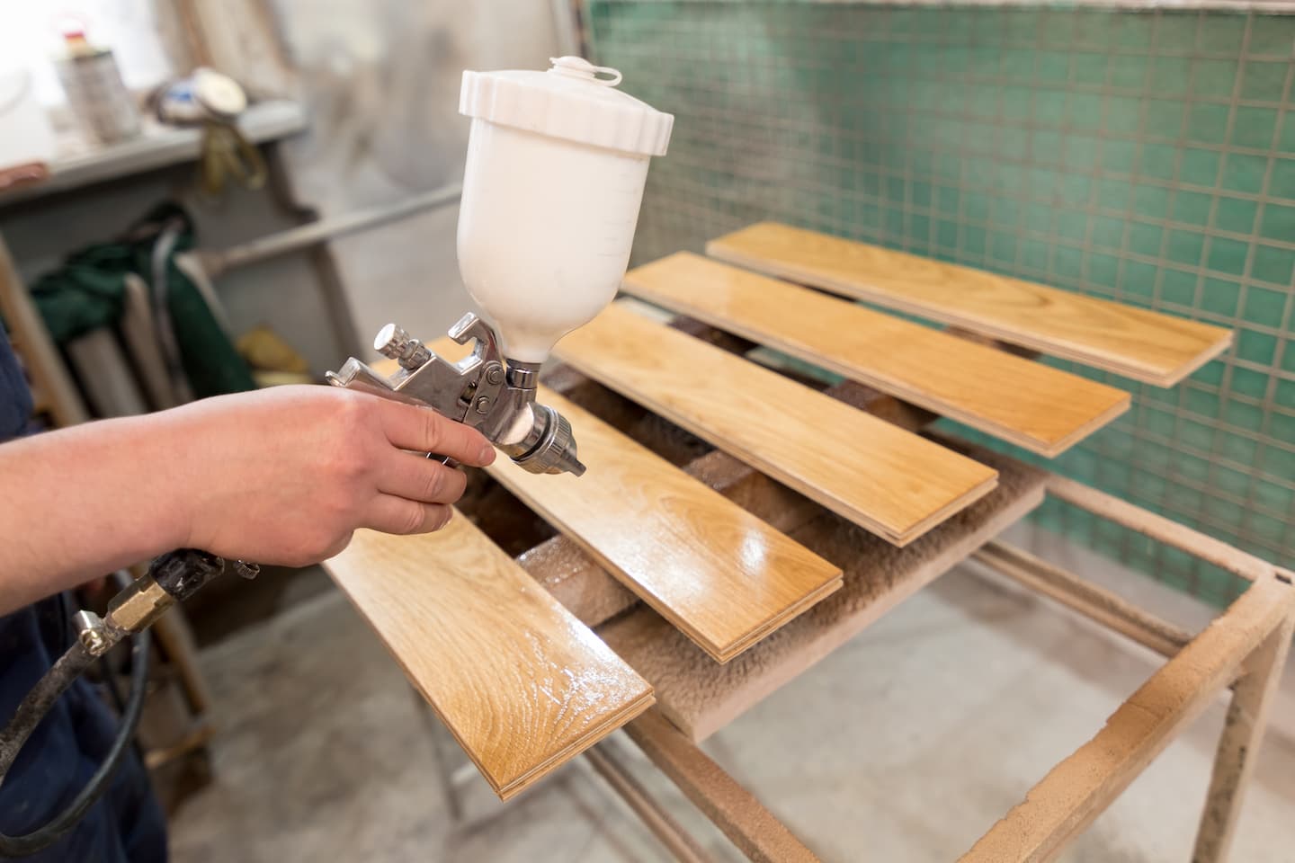 Lakering af møbler – Opfriskning af din bolig med simple greb